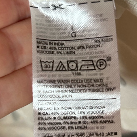 NWT Old Navy Black and White Polka Dot V-Neck Blouse - Picture 5 of 6